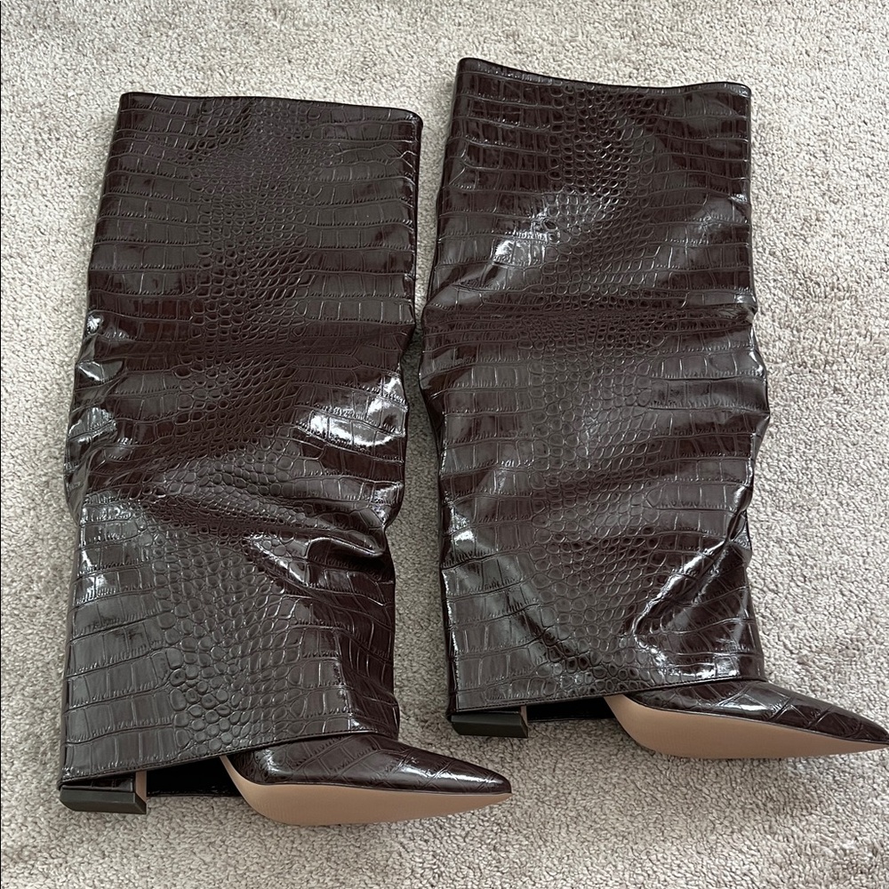 Brand new never worn Steve Madden knee high boots. Size 11